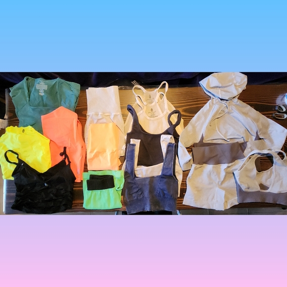 FREE PEOPLE MOVEMENT "MYSTERY" BOX E - Picture 3 of 3